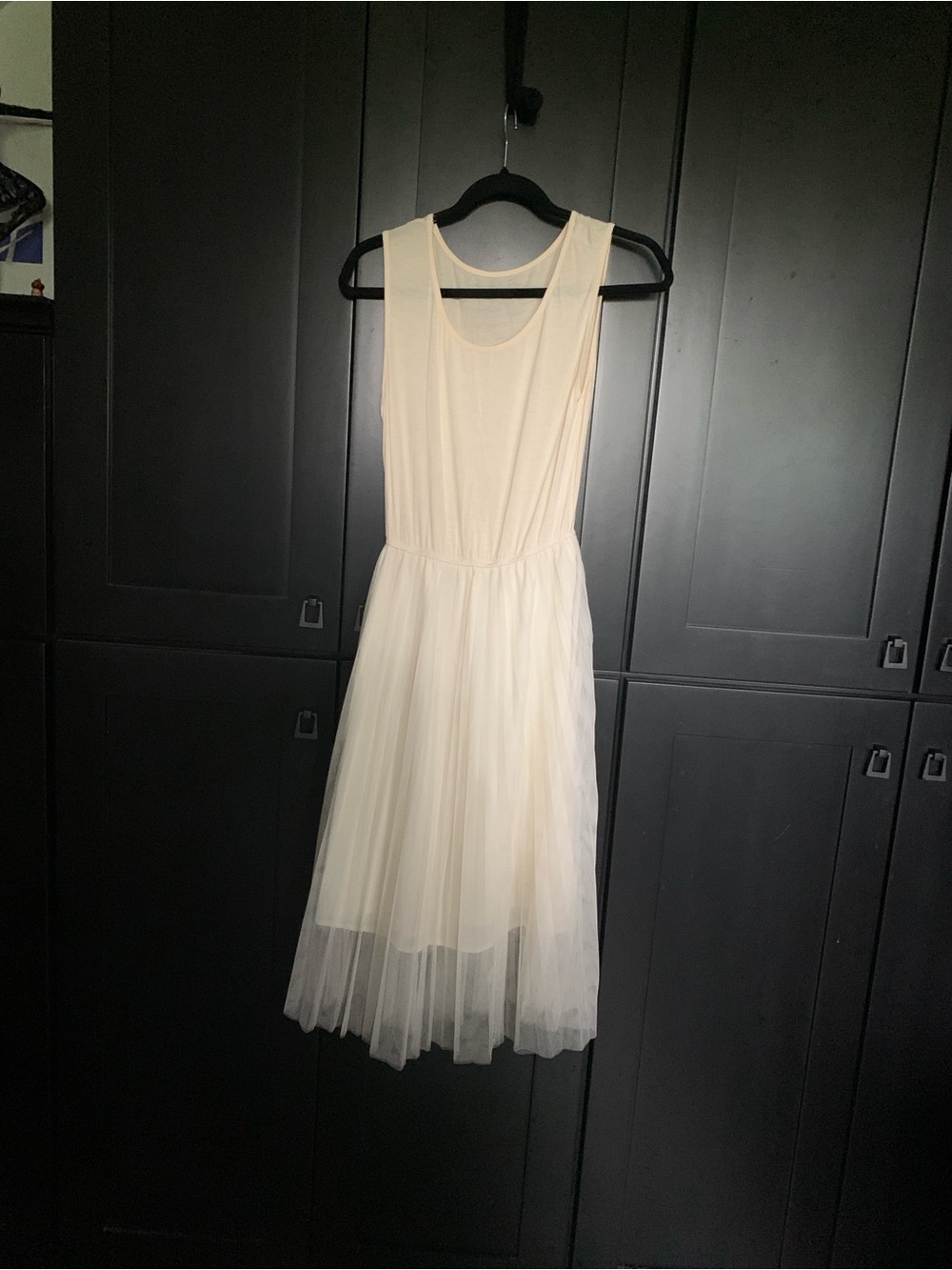 Sleeveless Ivory Tulle Midi Dress - Picture 8 of 8